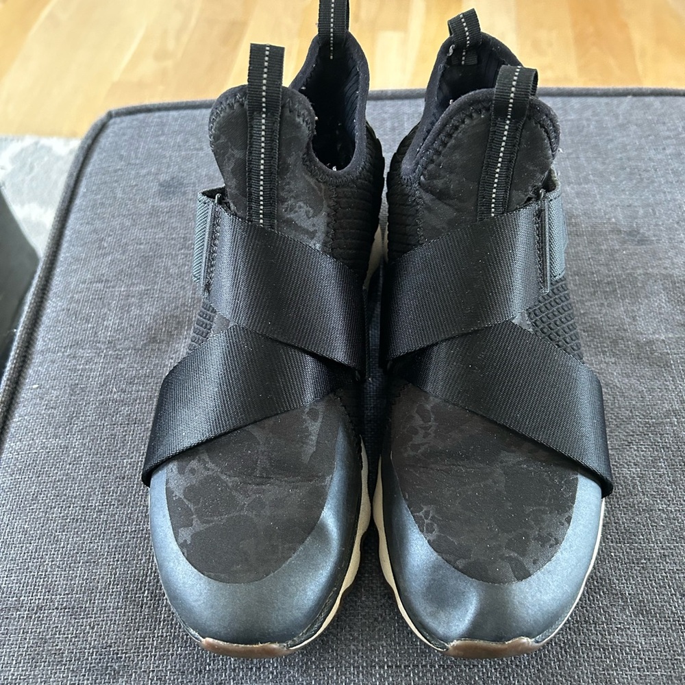 Sorel black Velcro strap tennis shoes. Size 7.5